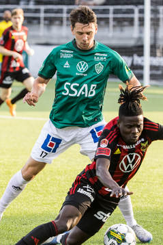 Brages Pontus Jonsson och Östersunds Yannick Armel