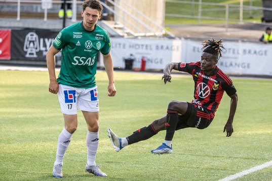 Brages Pontus Jonsson och Östersunds Yannick Armel