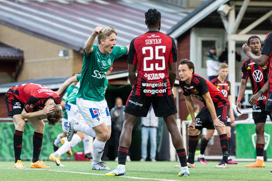 Brages Douglas Karlberg jublar