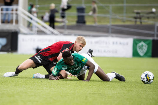 Östersunds Andre Österholm och Brages Samouil Izountouemoi