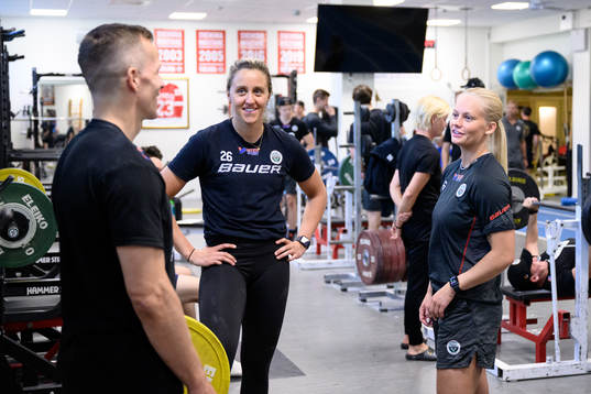 Max Friberg, Hanna Olsson och Jennifer Carlsson tränar med