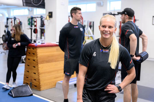 Jennifer Carlsson tränar med herrlaget