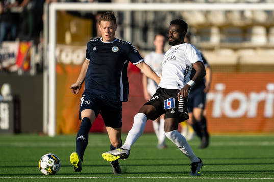 Utsiktens Albin Skoglund och Örebros Nasiru Moro