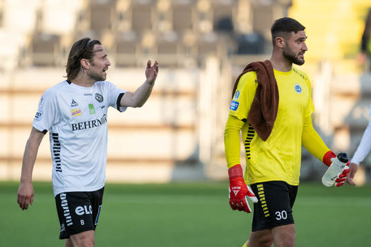 Örebros Kevin Walker reagerar mot Utsiktens Elias Hadaya