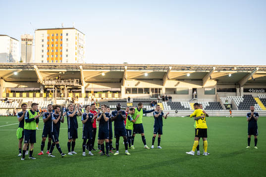 Utsiktens spelare jublar mot publiken