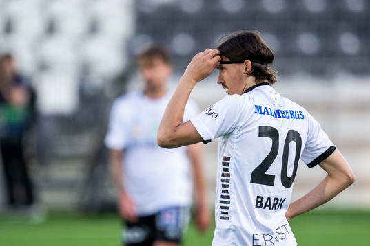 Örebros Adam Bark deppar
