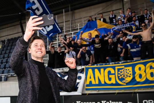 GIF Sundsvalls tränare Douglas Jakobsen jublar