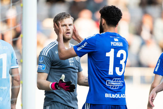 GIF Sundsvalls målvakt Oscar Jonsson och Paya Pichkah