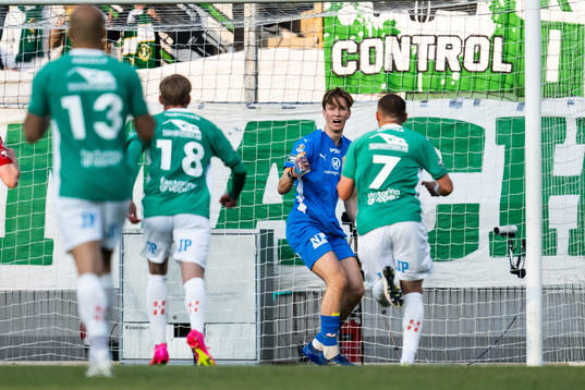 Jönköpings Södras målvakt David Celic jublar