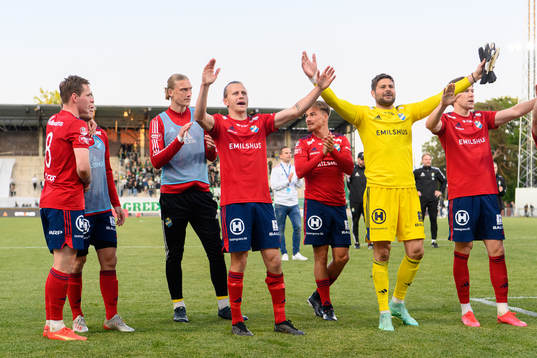 Östers Jesper Jonasson Westermark och målvakt Miloje