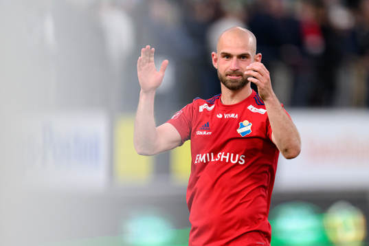 Östers Sebastian Hedlund jublar