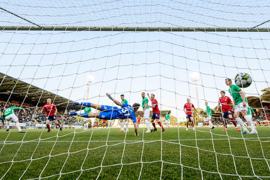 Östers Jesper Jonasson Westermark gör 0-1 bakom