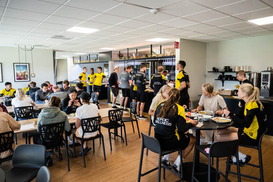 Spelare i matsalen