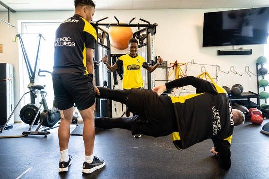 Momodou Lamin Sonko, målvakt Johan Brattberg och Aisha