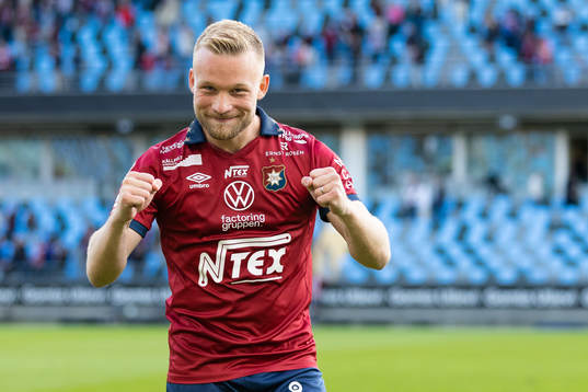 Örgrytes Nicklas Bärkroth jublar