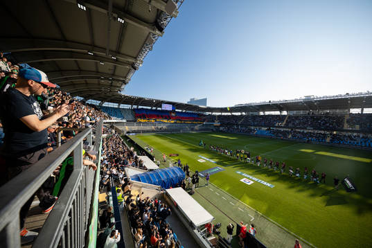 Lagen på line up innan fotbollsmatchen i Superettan mellan