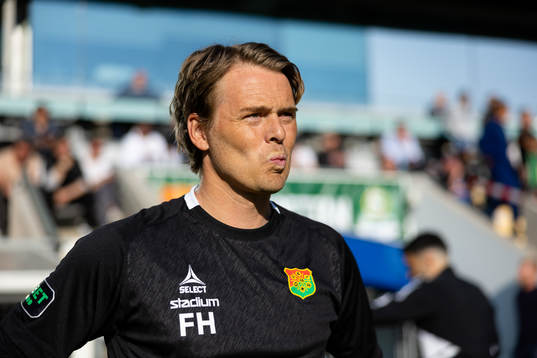 GAIS tränare Fredrik Holmberg innan fotbollsmatchen i