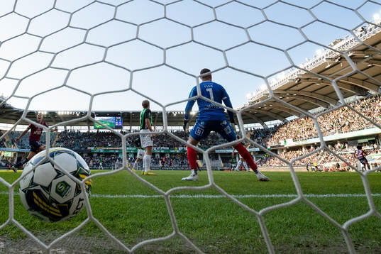 Örgrytes Hady Saleh Karim skjuter 0-1 i mål bakom GAIS