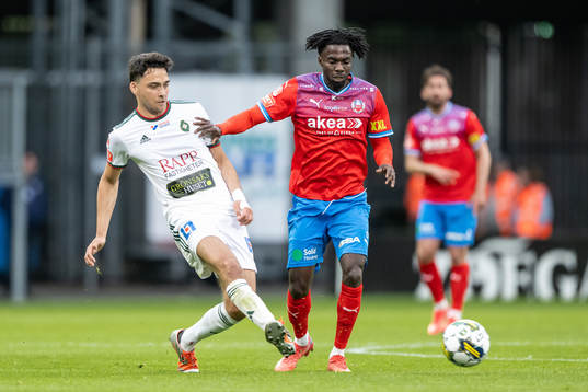 Skövde AIKs Armend Suljev och Helsingborgs Benjamin Acquah