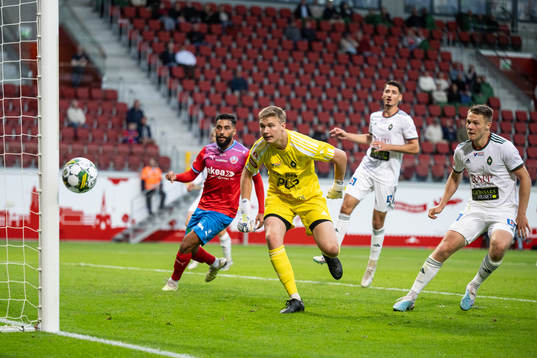 Skövde AIKs målvakt David Engelbrektsson och Helsingborgs