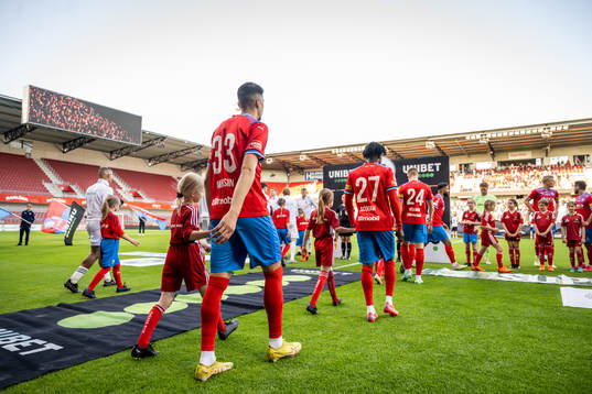 Helsingborgs spelare gör entré