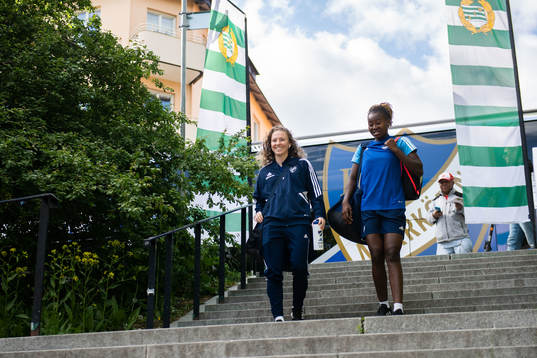 IFK Norrköpings spelare anländer