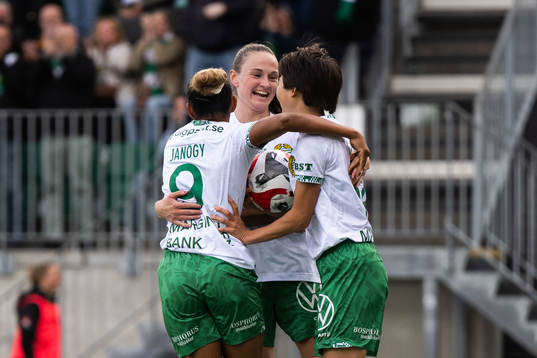 Hammarbys Maika Hamano, Madelen Janogy och Vilde Hasund