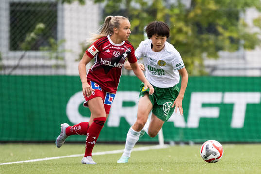 IFK Norrköpings Jennie Egeriis och Hammarbys Maika Hamano