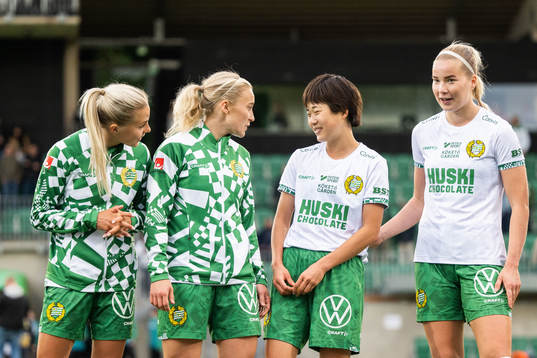 Hammarbys Lotta Ökvist, Ellen Gibson, Maika Hamano och Eva
