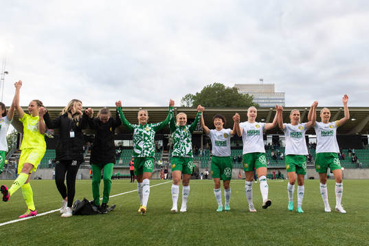 Hammarbys spelare jublar