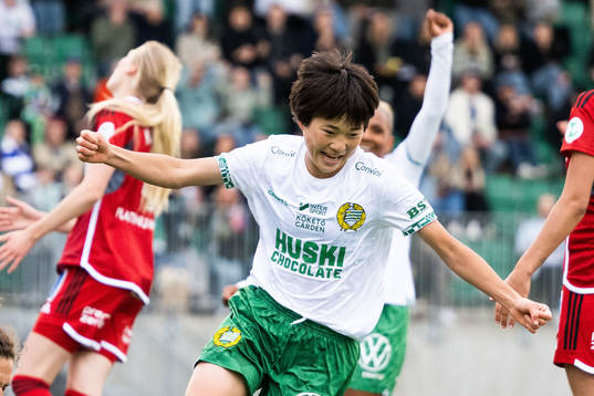 Hammarbys Maika Hamano jublar