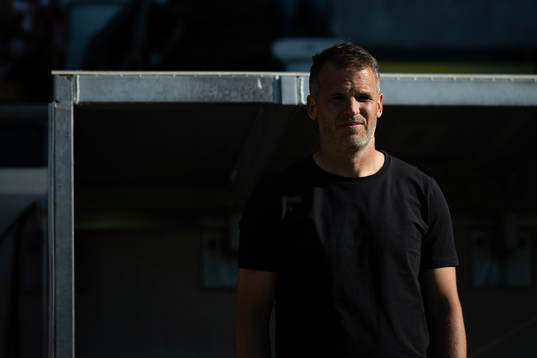 Häckens tränare Robert Vilahamn innan fotbollsmatchen i