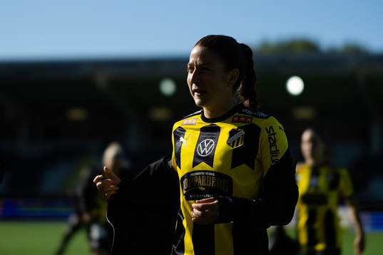 Häckens Ruby Grant innan fotbollsmatchen i Damallsvenskan