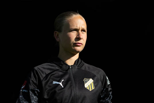 Häckens Filippa Curmark innan fotbollsmatchen i