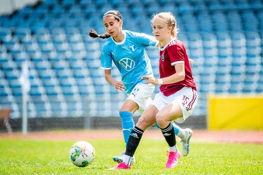 Malmö FFs Mayar Khatawi mot Spartas Stella Balaszova