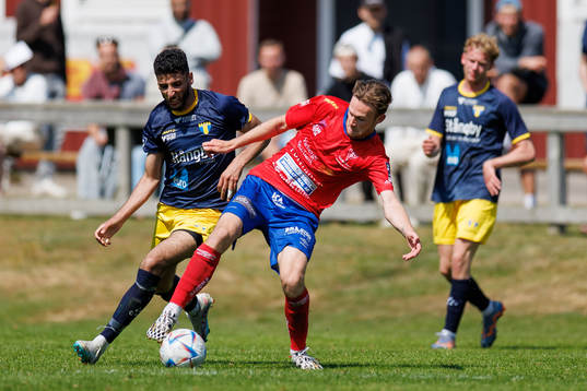 Torns Omar Khattab och Tvååkers Tim Van Assema