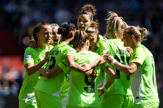 Players of Wolfsburg celebrate 0-1