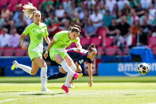 Ewa Pajor of Wolfsburg scores 0-1