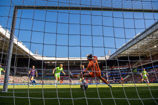 Alexandra Popp of Wolfsburg scores 0-2  behind goalkeeper
