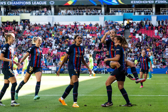 Players of Barcelona celebrate 2-2 by Patri Guijarro