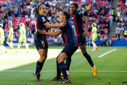 Players of Barcelona celebrate 2-2 by Patri Guijarro