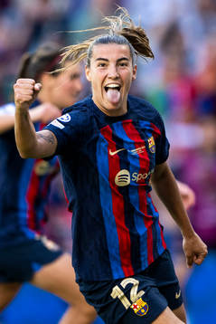 Patri Guijarro of Barcelona celebrates scoring 2-2