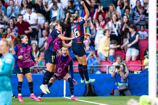 Fridolina Rolfö of Barcelona celebrates with teammates