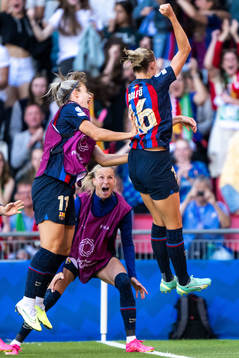 Fridolina Rolfö of Barcelona celebrates with teammates