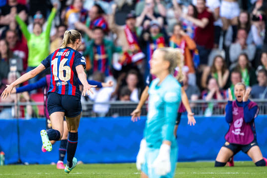 Fridolina Rolfö of Barcelona celebrates scoring 3-1