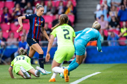 Fridolina Rolfö of Barcelona scores 3-2 behind goalkeeper