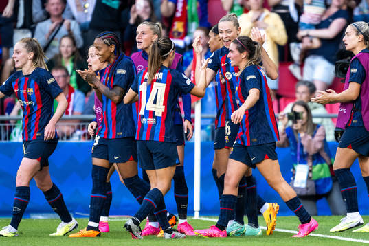 Fridolina Rolfö of Barcelona celebrates with teammates