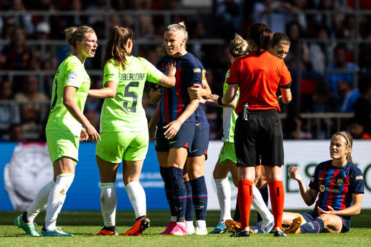 Alexandra Popp and Lena Oberdorf of Wolfsburg and Ana-Maria
