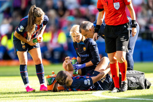 Patri Guijarro of Barcelona in pain