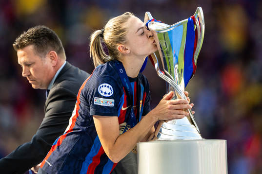 Fridolina Rolfö of Barcelona gives the trophy a kiss